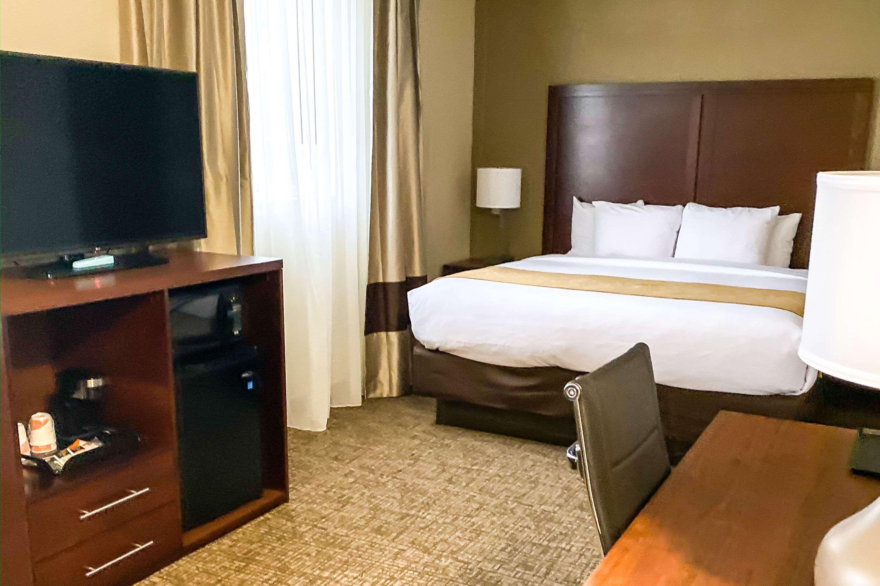 Comfort Suites Clarksville Buitenkant foto